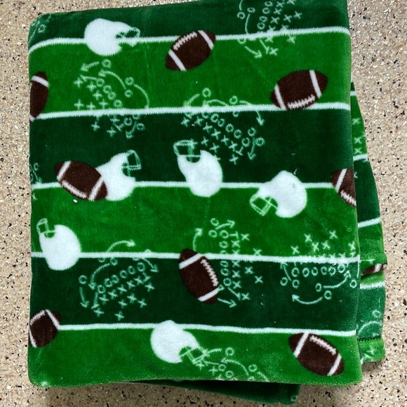 Kohl's Bedding Football Blanket 72 X 56 Super Soft Plush Green